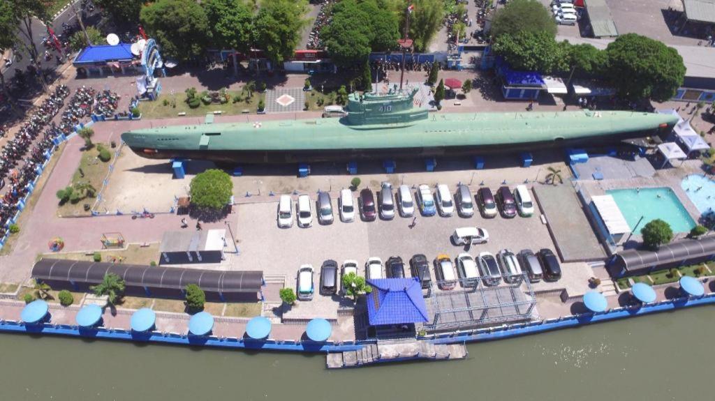 Merr 57 Surabaya Kültér fotó